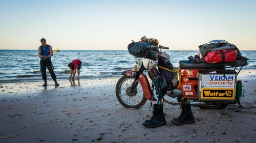 AFRIKA NA PIONIERI / Večer slovenského filmu / premiéra